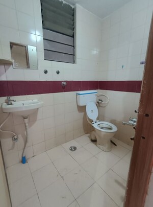 Bathroom in 3.5 BHK Apartment at Dhankawade Patil Township, Dhankawadi – for Rent