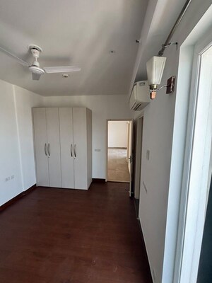 Room in 4 BHK Apartment at Godrej Air Sector 85, Sector 85 – for Rent