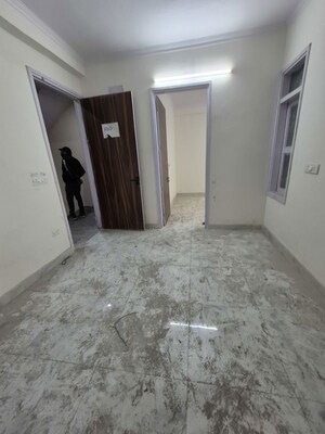 Furnished Amenities in 2.5 BHK Builder Floor at Mayur Vihar – for Rent