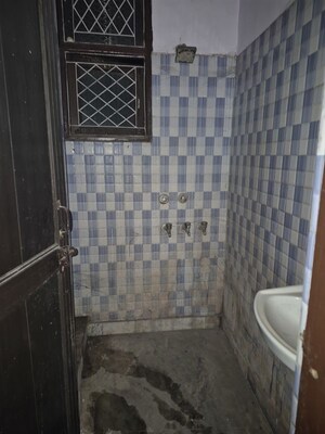 Bathroom in 1.5 BHK Builder Floor at Mayur Vihar – for Sale
