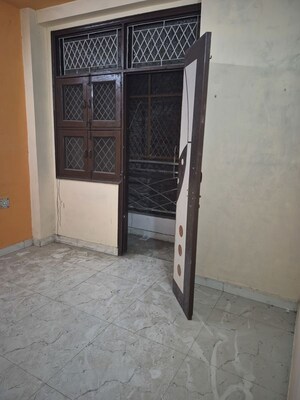 Furnished Amenities in 1.5 BHK Builder Floor at Mayur Vihar – for Sale