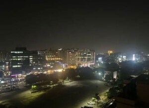 Parking in 3 BHK Apartment at Experion Capital, Gomti Nagar – for Rent