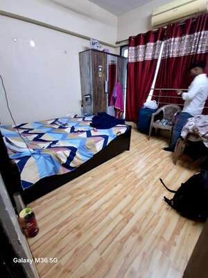 Room in  Pg at Parel – for Rent