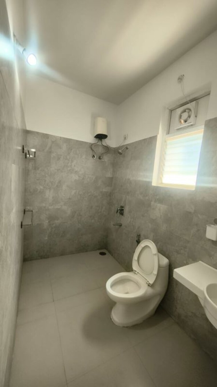 Bathroom, babukhan-lakefront 4 Bedroom 3800 Sq.Ft. Villa In Kokapet Hyderabad 10764842