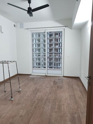 Room in 2.5 BHK Apartment at Godrej Nest, Sector 150 – for Rent