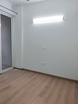 Room in 2.5 BHK Apartment at Godrej Nest, Sector 150 – for Rent