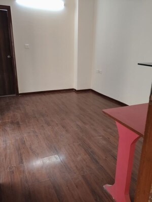 Room in 3 BHK Apartment at Sunshine Helios, Sector 78 – for Rent