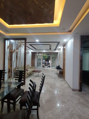 Parking in 3 BHK Builder Floor at Saket – for Rent
