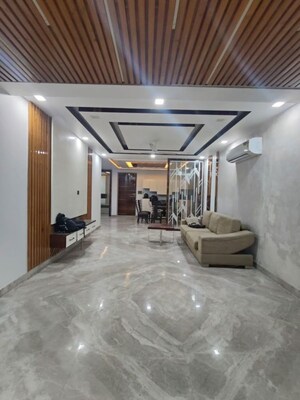 Parking in 3 BHK Builder Floor at Saket – for Rent