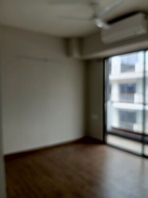 Room in 2 BHK Builder Floor at Signature Global City 63A, Sector 63a – for Rent