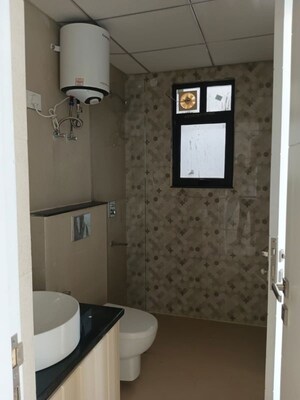 Bathroom in 3 BHK Apartment at Signature Global City 63A, Sector 63a – for Rent