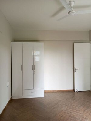 Room in 3 BHK Apartment at Signature Global City 63A, Sector 63a – for Rent