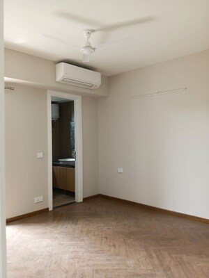 Room in 3 BHK Apartment at Signature Global City 63A, Sector 63a – for Rent