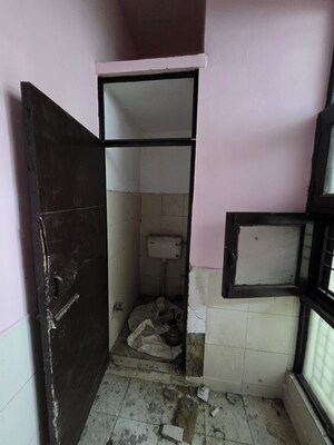 Washroom in 3 BHK Builder Floor at Ganpati Villas Radhey Shyam Park, Gt Road – for Sale