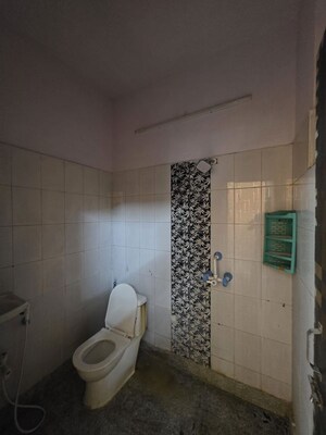Attached Bathroom in 3 BHK Builder Floor at Ganpati Villas Radhey Shyam Park, Gt Road – for Sale