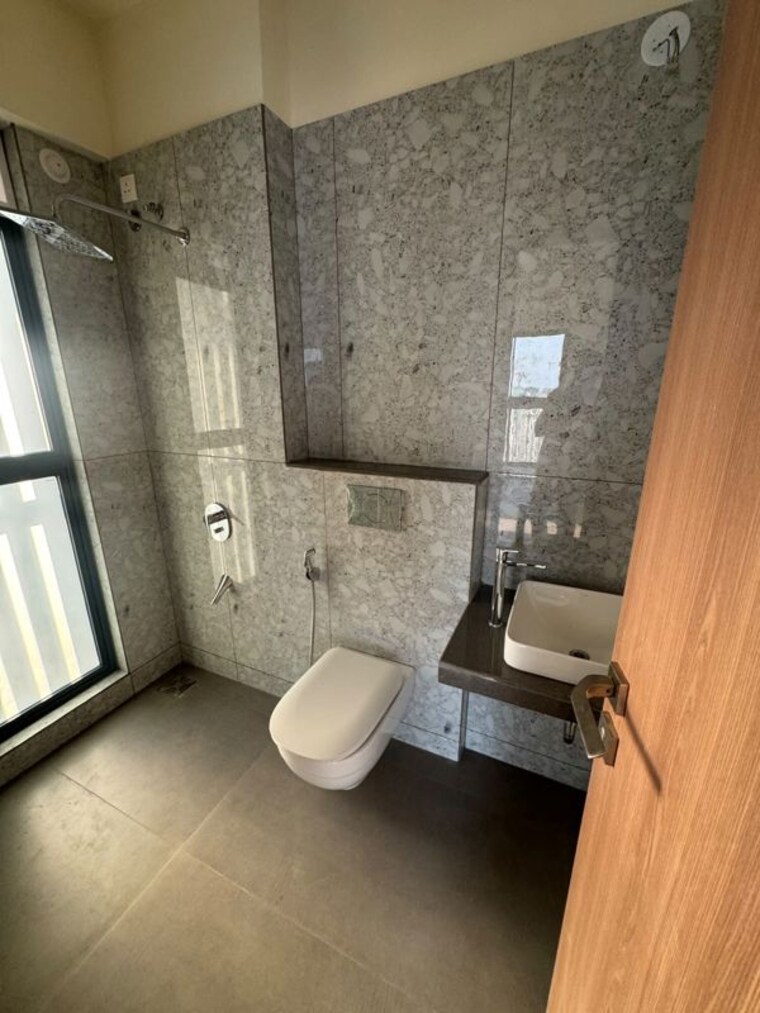 Attached Bathroom, raymond-the-invictus-by-gs 4 Bedroom 2022 Sq.Ft. Apartment In Pokhran Road No One Thane 10764985
