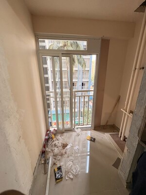 Room in 2 BHK Apartment at Puranik Grand Central, Vartak Nagar – for Rent