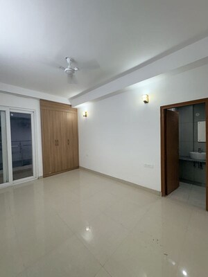 Room in 4 BHK Apartment at SS Linden, Sector 84 – for Rent