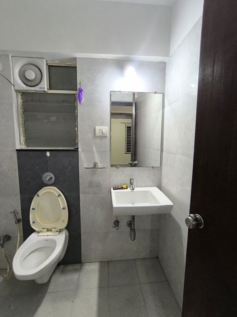 Bathroom, chordia-icon-linera 2 Bedroom 1078 Sq.Ft. Apartment In Wakad Pune 10765184