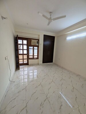 Room in 6 BHK Builder Floor at South City 1 – for Sale