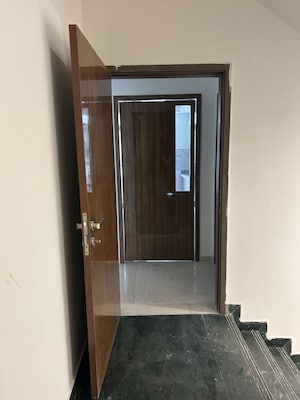 Furnished Amenities in 5 BHK Builder Floor at DLF Alameda, Sector 73 – for Sale