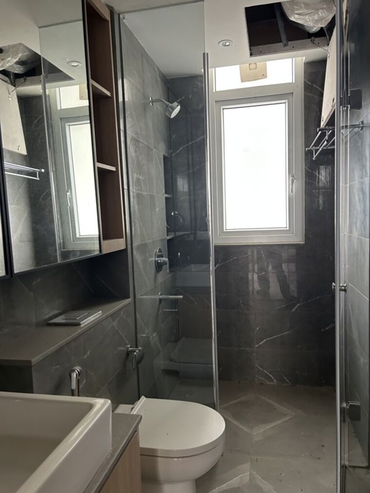 Bathroom, dlf-alameda 5 Bedroom 536 Sq.Mt. Builder Floor In Sector 73 Gurgaon 10765221
