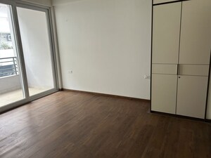 Room in 5 BHK Builder Floor at DLF Alameda, Sector 73 – for Sale