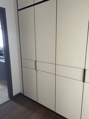 Furnished Amenities in 5 BHK Builder Floor at DLF Alameda, Sector 73 – for Sale