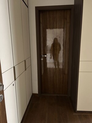 Furnished Amenities in 5 BHK Builder Floor at DLF Alameda, Sector 73 – for Sale