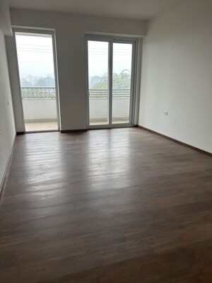 Room in 5 BHK Builder Floor at DLF Alameda, Sector 73 – for Sale
