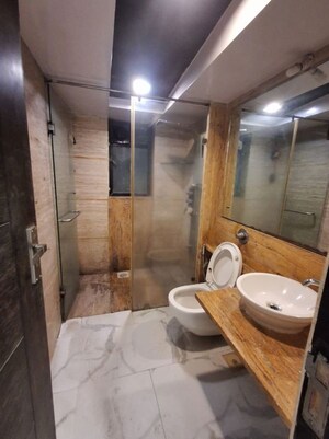 Bathroom in 4 BHK Apartment at L Nagpal Bhagwanti Heights, Khar West – for Sale