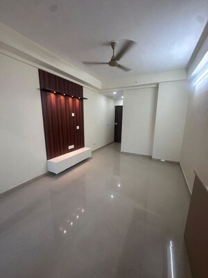 Room in 3 BHK Apartment at Conscient Habitat 102, Sector 102 – for Rent