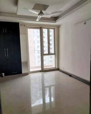 Room in 2.5 BHK Apartment at Logix Blossom Greens, Sector 143 – for Sale