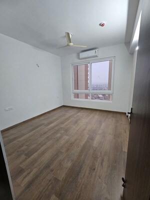 Room in 2 BHK Apartment at Hero Homes Palatial, Sector 104 – for Rent