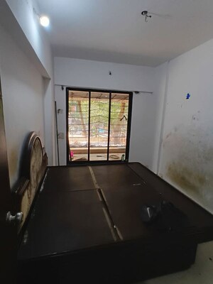 Room in 1 BHK Apartment at Garden Tower, Kandivali East – for Rent