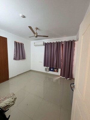 Room in 3 BHK Apartment at RG Luxury Homes, Sector 16b Greater Noida – for Rent