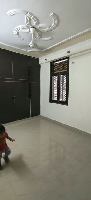 Room in 2 BHK Builder Floor at Dwarka Mor – for Rent