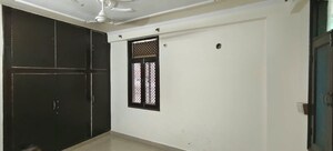 Room in 2 BHK Builder Floor at Dwarka Mor – for Rent