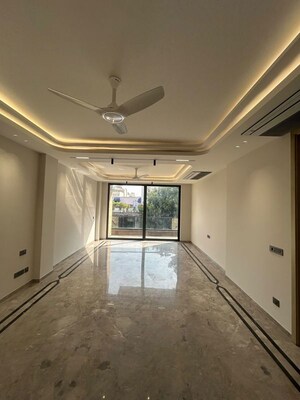 Room in 4 BHK Builder Floor at Defence Colony – for Sale