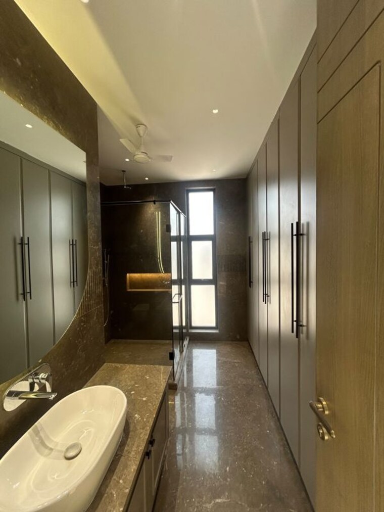 Bathroom, defence colony 4 Bedroom 325 Sq.Yd. Builder Floor In Defence Colony Delhi 10765379