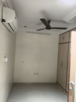 Room in 1 BHK Apartment at Vile Parle West – for Rent
