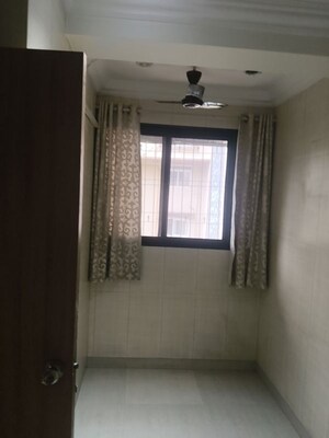 Room in 1 BHK Apartment at Vile Parle West – for Rent
