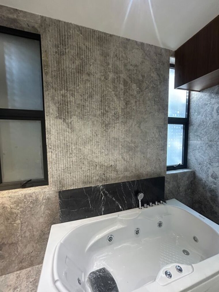 Bathroom, greater kailash 4 Bedroom 500 Sq.Yd. Builder Floor In Greater Kailash Delhi 10765399
