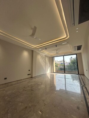 Room in 4 BHK Builder Floor at Greater Kailash – for Sale