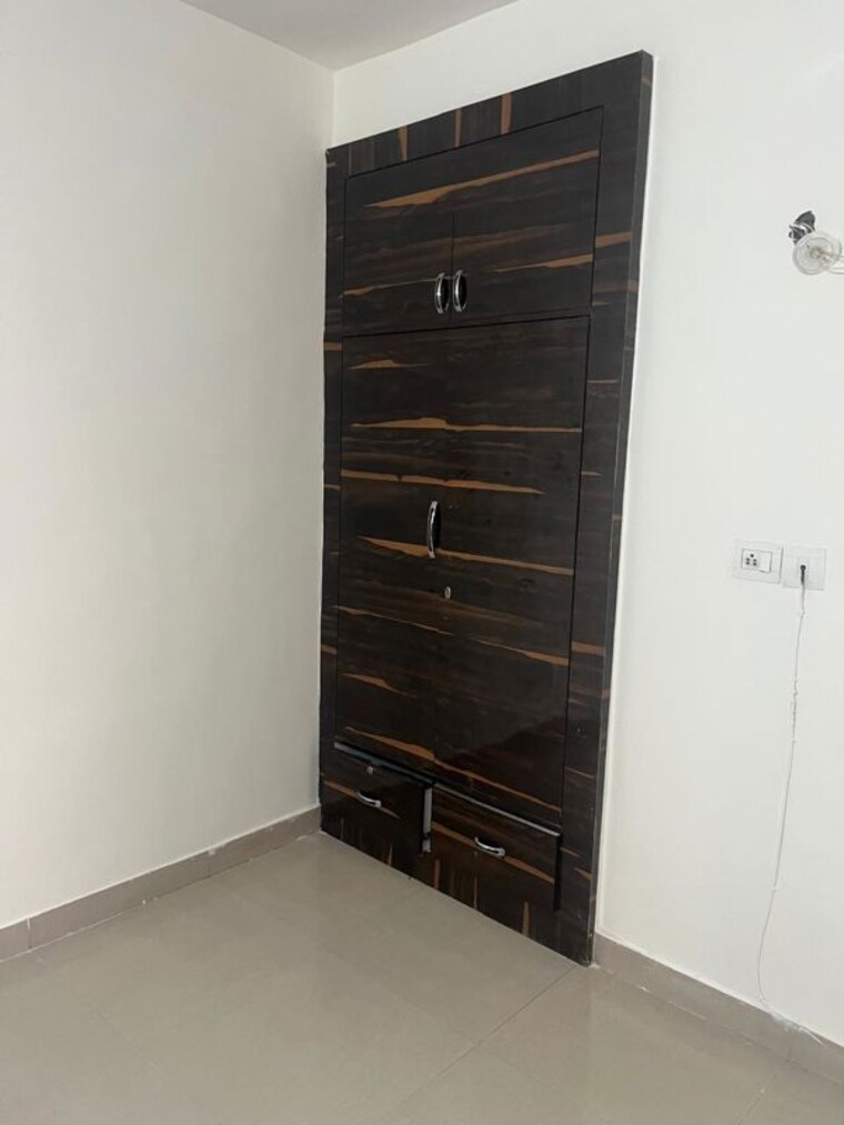 Room, omicron i greater noida 3 Bedroom 1300 Sq.Ft. Apartment In Omicron I Greater Noida Greater Noida 10765423