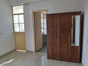 Room in 2 BHK Apartment at Signature Global Signum 107, Sector 107 – for Rent