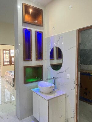 Bathroom in 1 BHK Builder Floor at Sector 52 – for Rent