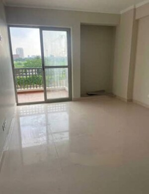 Room in 3 BHK Apartment at Tulsiani Golf View, Gomti Nagar – for Rent