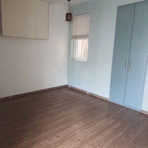 Room in 3 BHK Apartment at Emaar Palm Select, Sector 77 – for Rent