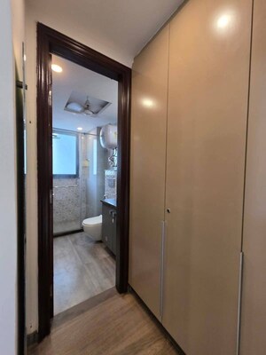 Building Lobby in 3 BHK Builder Floor at Smart World Orchard, Sector 61 – for Rent